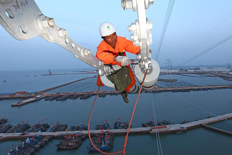 海陽核電線路架通安全性，高空作業(yè)防墜器來保證